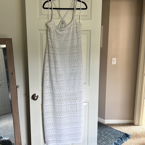 White lace Bebe maxi dress - Picture 3 of 3